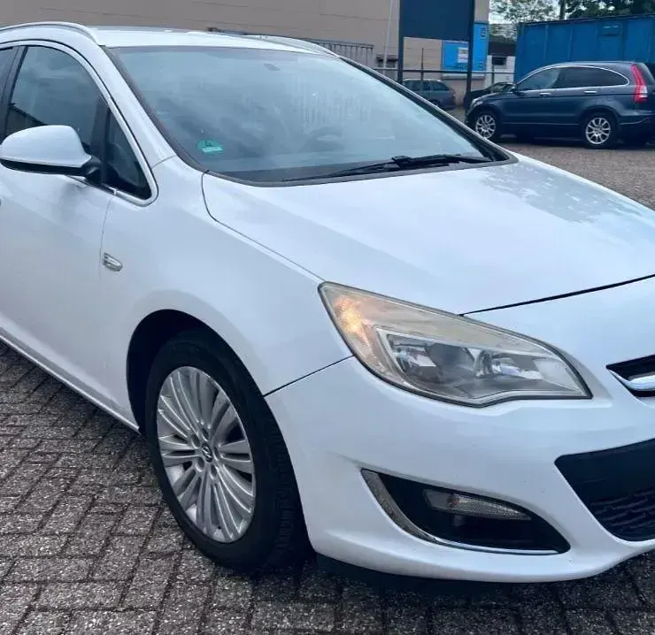 Gebraucht Opel Astra 101 PS (74 kW) 2013 Weiß Kombi