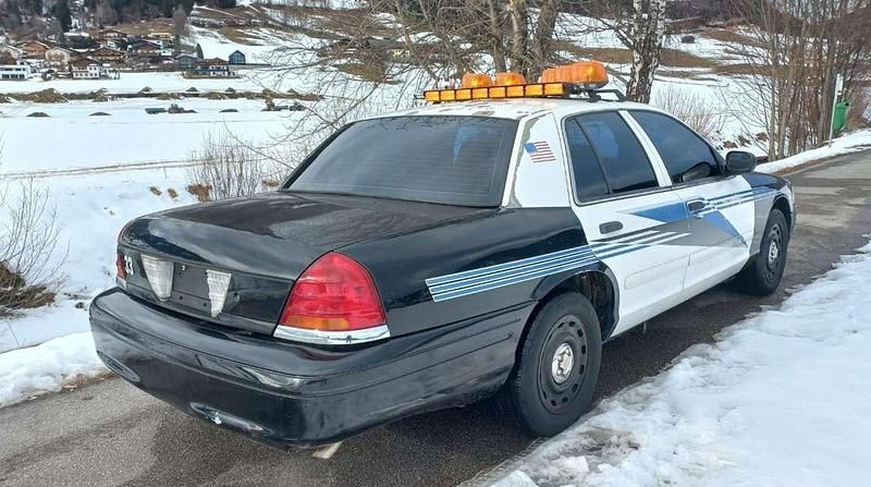 Gebraucht Ford Crown 250 PS (183 kW) 2003 Weiß Limousine