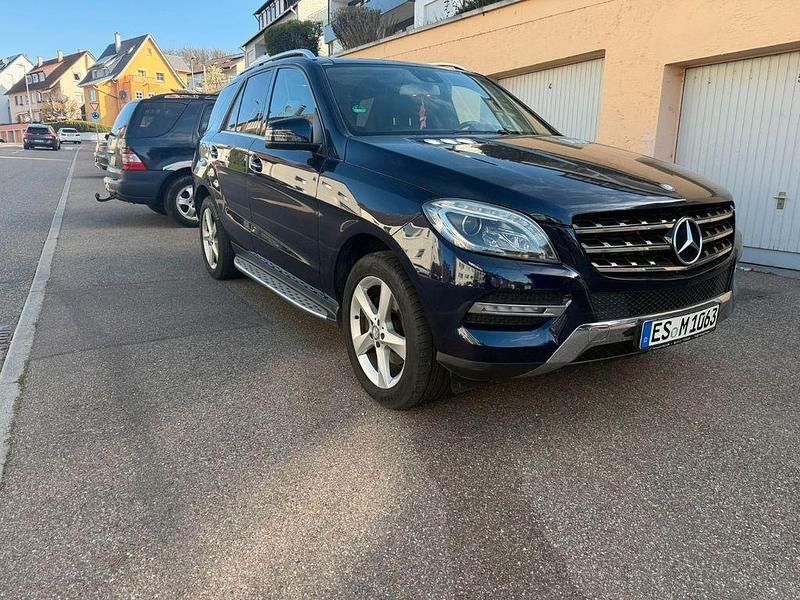 Gebraucht Mercedes ML350 258 PS (189 kW) 2012 Blau SUV