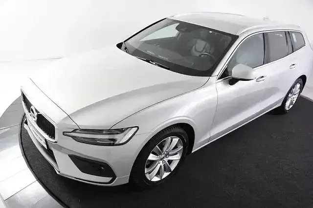 Gebraucht Volvo V60 Inscription 197 PS (144 kW) 2021 Grau Kombi