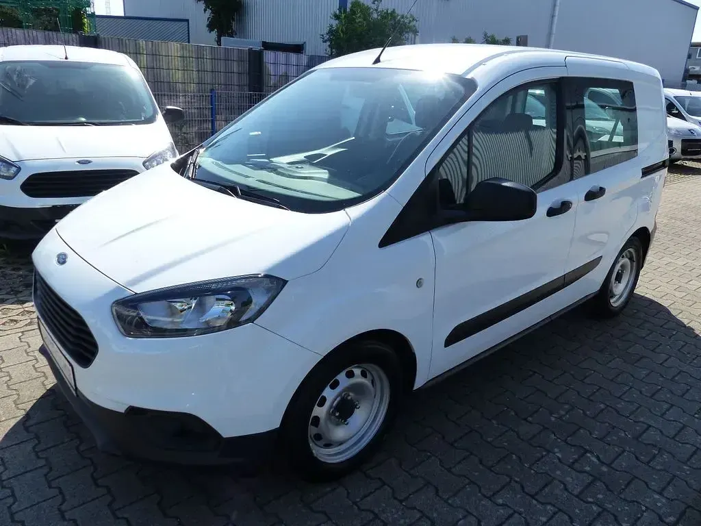 Używany Ford Courier 101 KM (74 kW) 2020 Biały Minivan