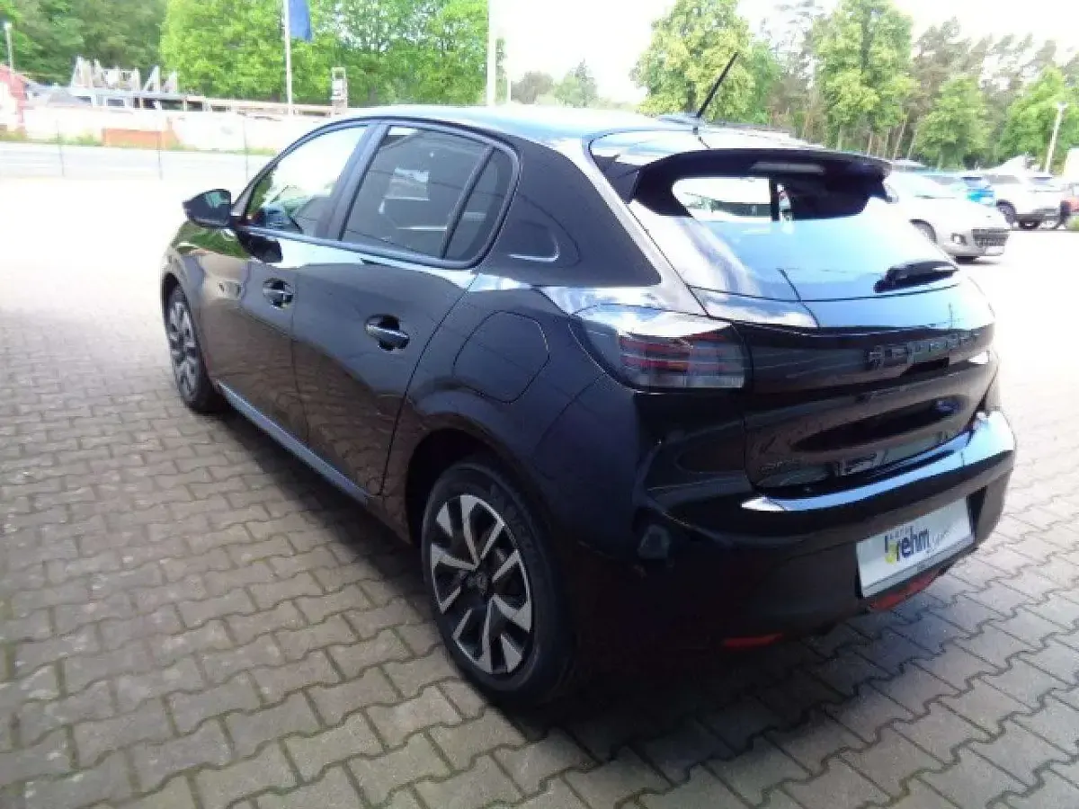 Gebraucht Peugeot 208 Style 101 PS (74 kW) 2026 Perla nera schwarz Kleinwagen