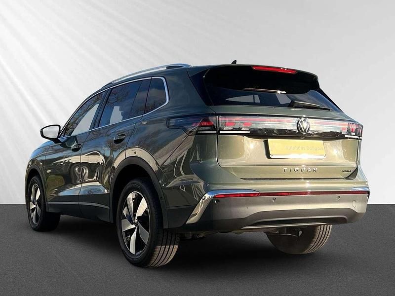 Gebraucht VW Tiguan Elegance 193 PS (141 kW) 2024 Grün SUV