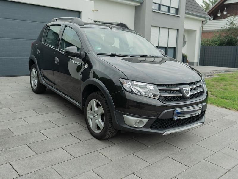 Schwarz Gebraucht 2015 Dacia Sandero Prestige Kleinwagen | 7.900 € (Fairer Preis) - Bild 1/4