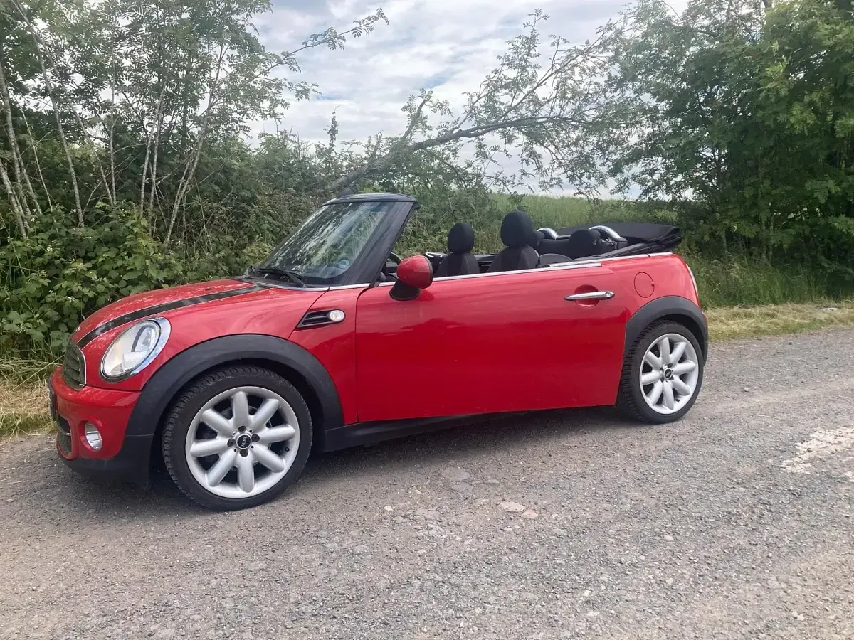 Gebraucht Mini Cooper Cabriolet 122 PS (89 kW) 2013 Rot Cabrio