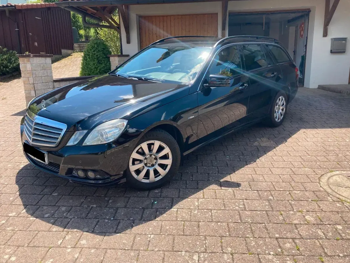 Gebraucht Mercedes E200 136 PS (100 kW) 2010 Schwarz Kombi