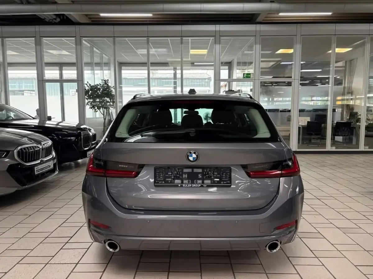 Gebraucht BMW 320 190 PS (139 kW) 2022 Skyscraper grau metallic Kombi