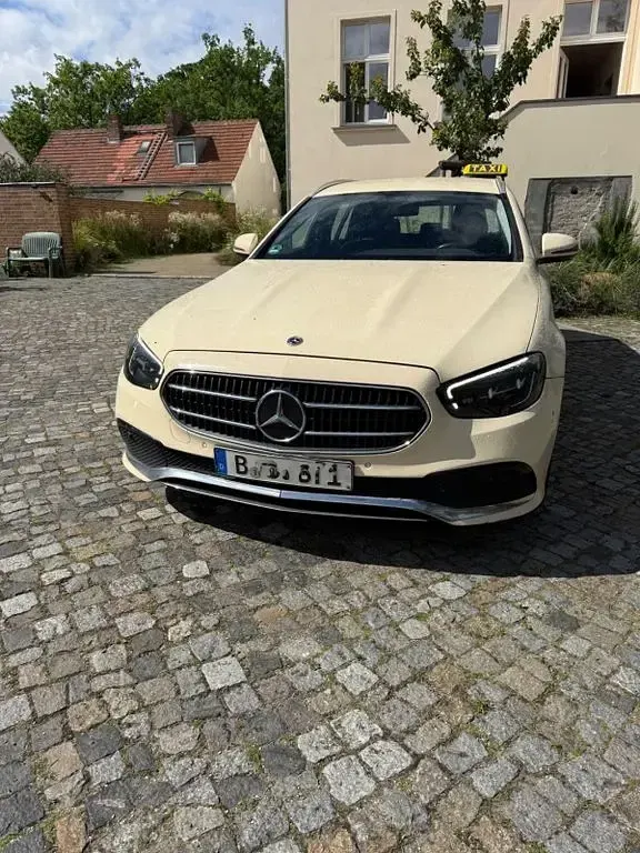 Gebraucht Mercedes E220 194 PS (142 kW) 2021 Beige Limousine