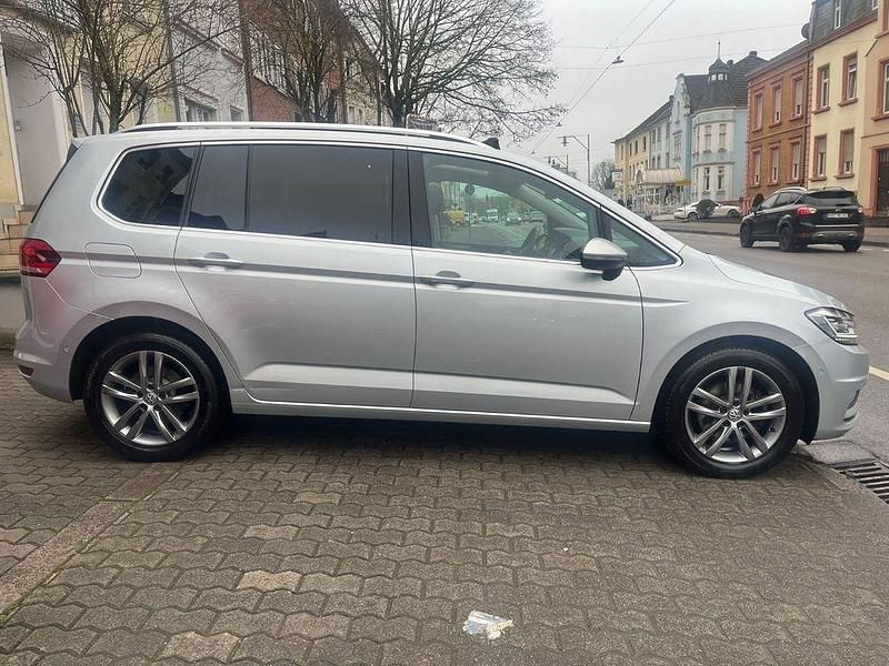 Gebraucht VW Touran Highline 190 PS (139 kW) 2018 Silber Van / Kleinbus