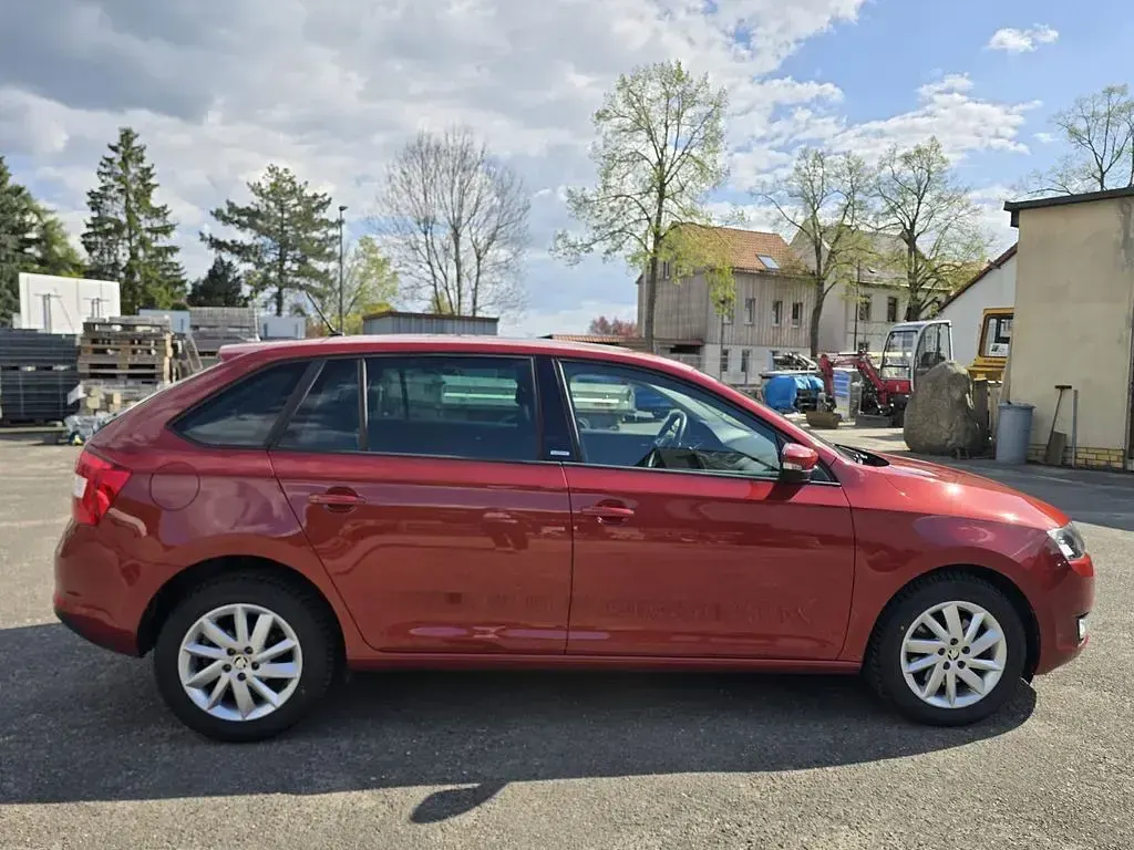 Gebraucht Skoda Rapid Joy 110 PS (80 kW) 2016 Rot Kleinwagen
