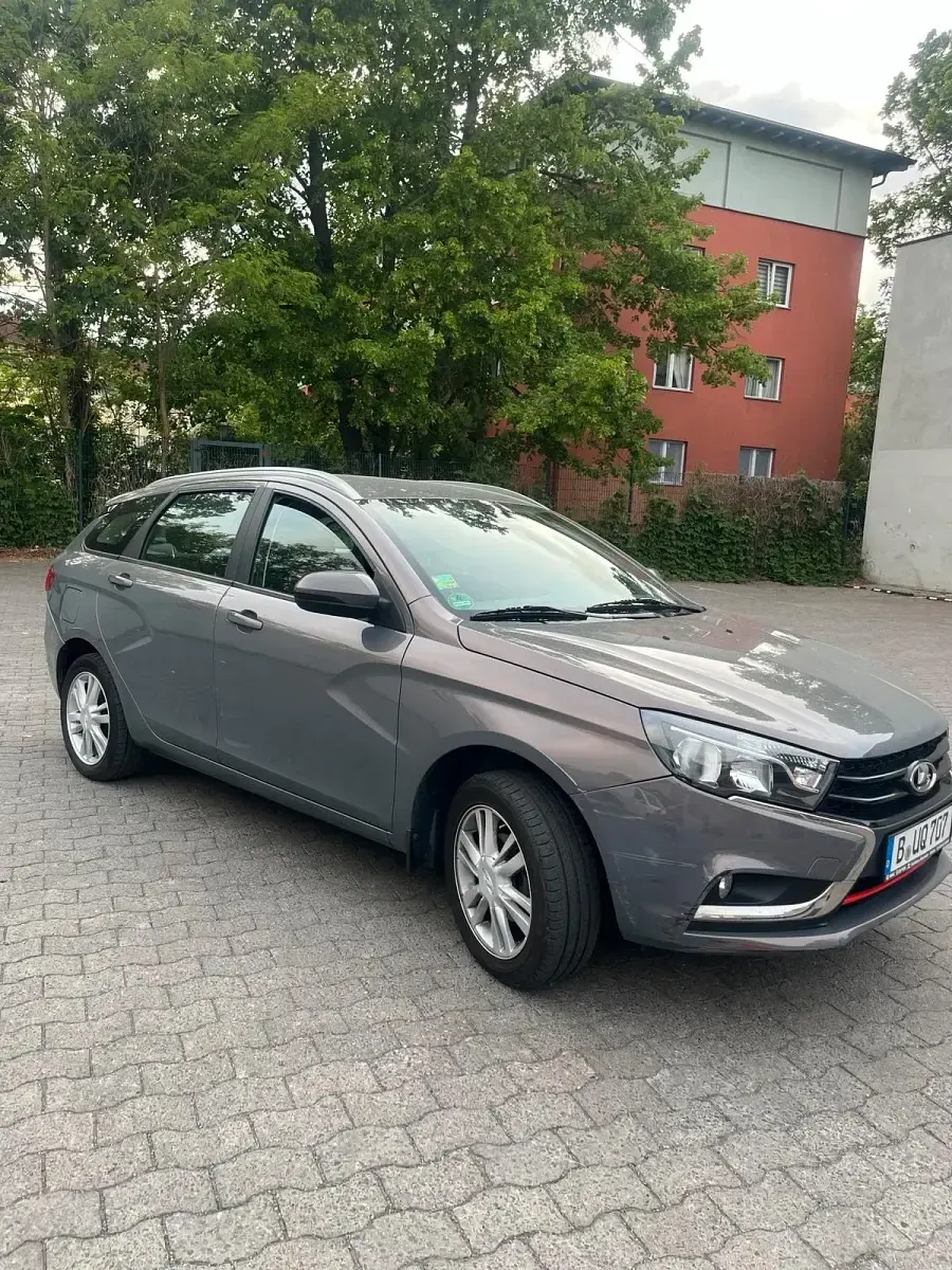 Second-hand Lada Vesta 106 CP (77 kW) 2020 Gri Break