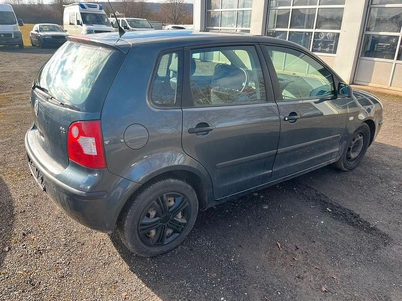 Gebraucht VW Polo Basis 64 PS (47 kW) 2003 Grau Limousine