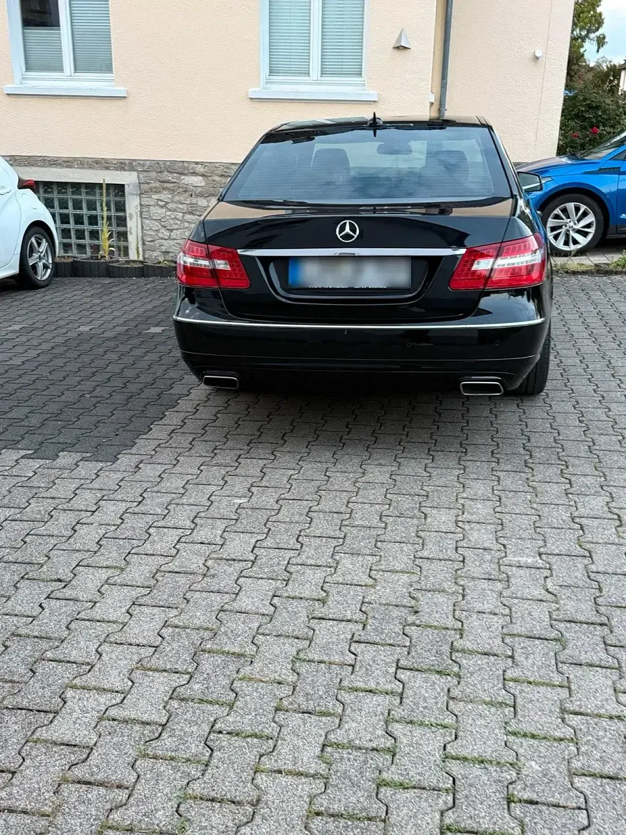 Gebraucht Mercedes E220 170 PS (125 kW) 2010 Schwarz Limousine