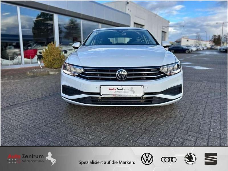Gebraucht VW Passat Conceptline 150 PS (110 kW) 2022 Weiß Kombi