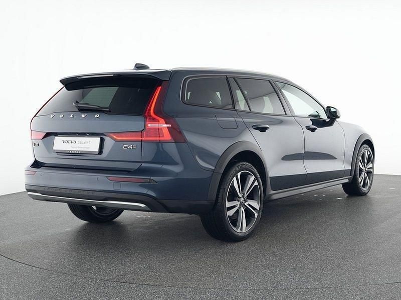 Gebraucht Volvo V60 CC Plus 197 PS (144 kW) 2023 Blau Kombi