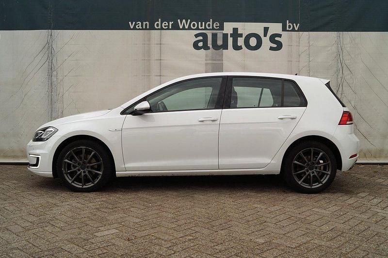 Weiß Gebraucht 2018 VW e-Golf Kleinwagen | 12.400 € (Fairer Preis) - Bild 1/4