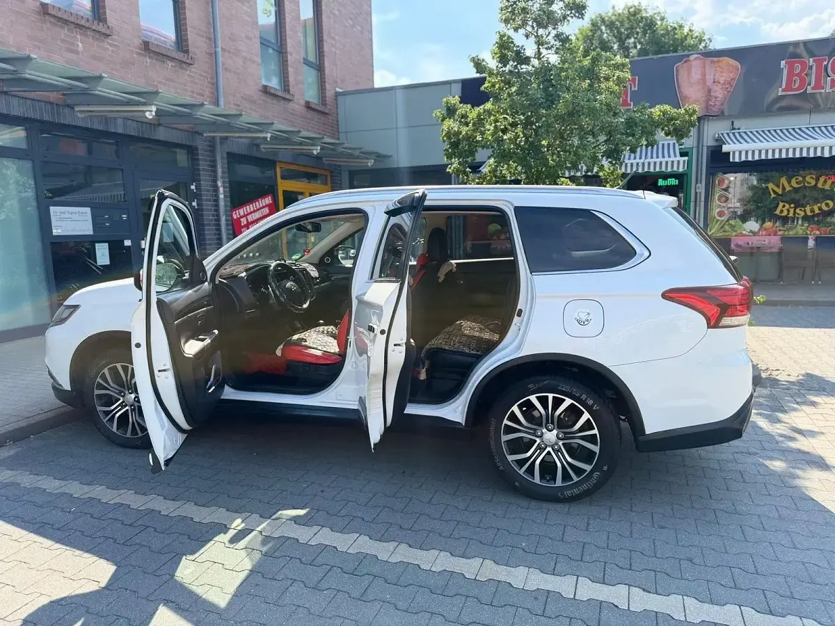 Gebraucht Mitsubishi Outlander 150 PS (110 kW) 2015 Weiß SUV