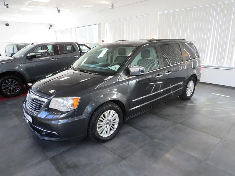 Grau Gebraucht 2012 Lancia Voyager Van / Kleinbus | 13.650 € (Etwas zu teuer) - Bild 1/4