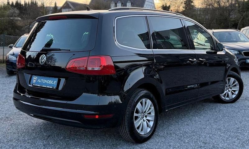 Second-hand VW Sharan 170 CP (125 kW) 2011 Negru Monovolum