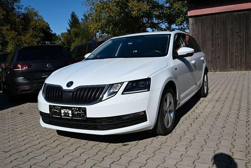 Weiß Gebraucht 2019 Skoda Octavia Soleil Kombi | 18.500 € (Fairer Preis) - Bild 1/4