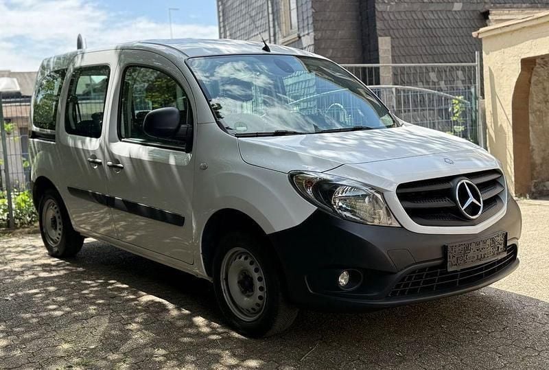 Weiß Gebraucht 2019 Mercedes Citan 109 Kombi | 6.900 € (Guter Preis) - Bild 1/4