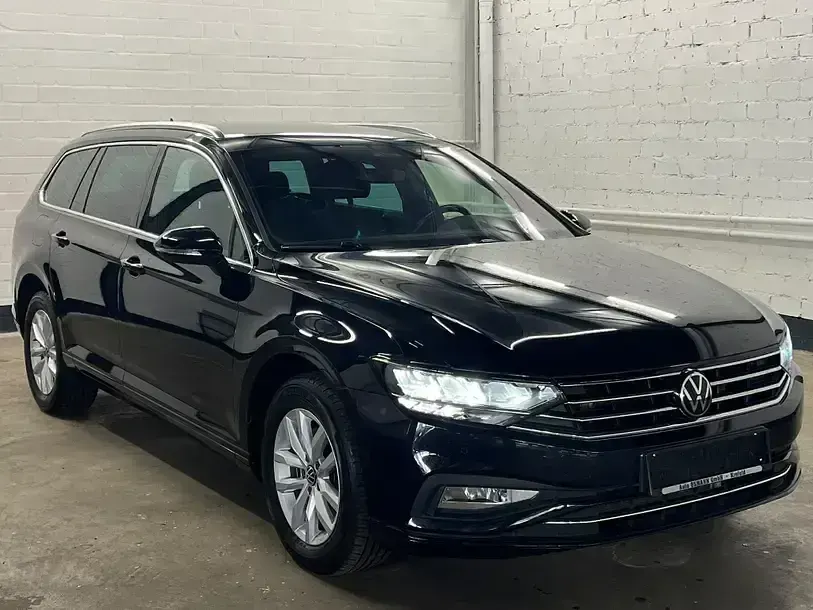 Gebraucht VW Passat Business 200 PS (147 kW) 2023 Deep black perleffekt Kombi