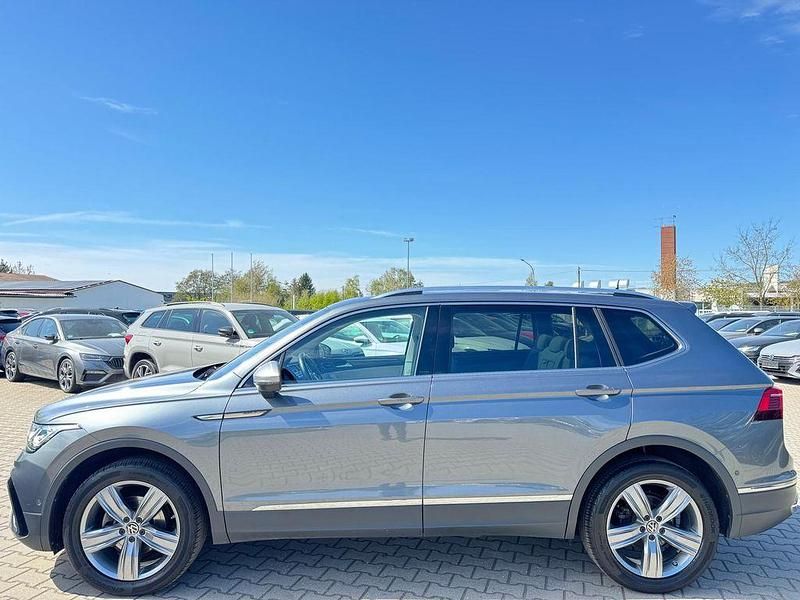 Gebraucht VW Tiguan Allspace Elegance 150 PS (110 kW) 2023 Grau SUV