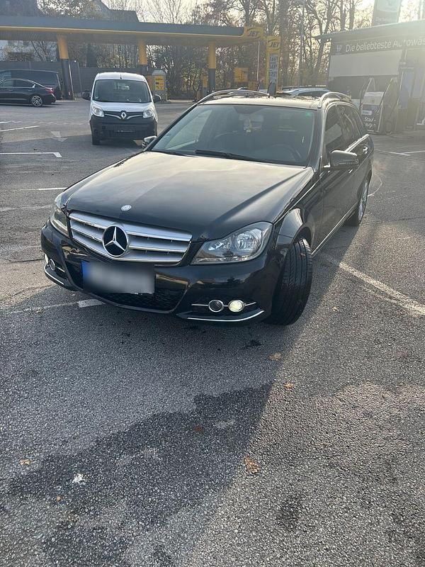 Schwarz Gebraucht 2012 Mercedes C180 Avantgarde Kombi | 6.999 € (Fairer Preis) - Bild 1/4