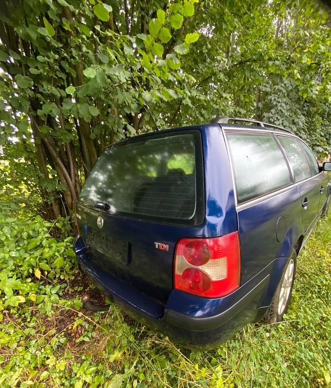 Blau Gebraucht 2001 VW Passat Kombi | 1.000 € - Bild 1/4