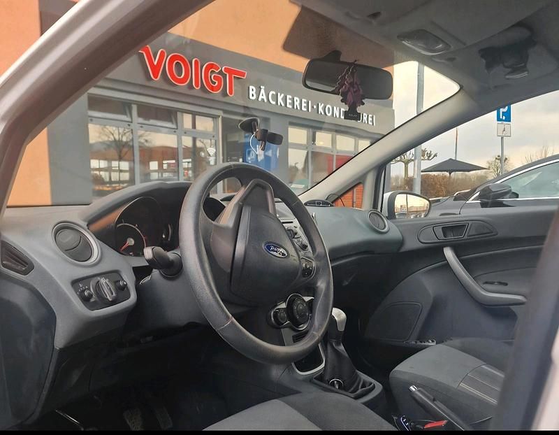 Gebraucht Ford Fiesta 2009 Weiß Kleinwagen