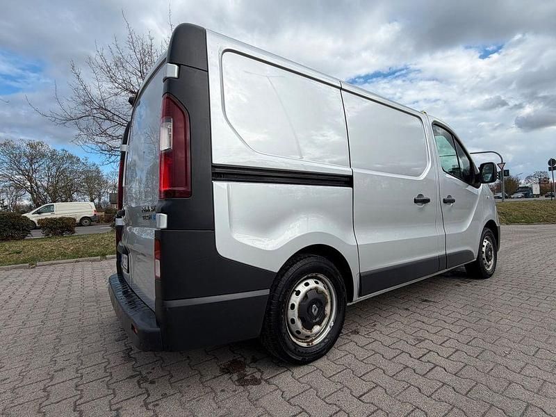 Gebraucht Renault Trafic 120 PS (88 kW) 2018 Silber Van / Kleinbus