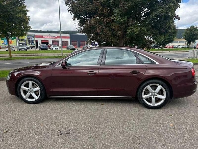 Gebraucht Audi A8 Ambiente 371 PS (272 kW) 2011 Rot Limousine