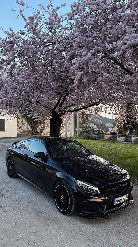 Schwarz Gebraucht 2017 Mercedes C200 AMG Coupé | 19.990 € (Fairer Preis) - Bild 1/4