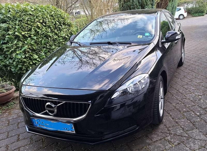 Schwarz Gebraucht 2018 Volvo V40 Inscription Kombi | 14.300 € - Bild 1/4
