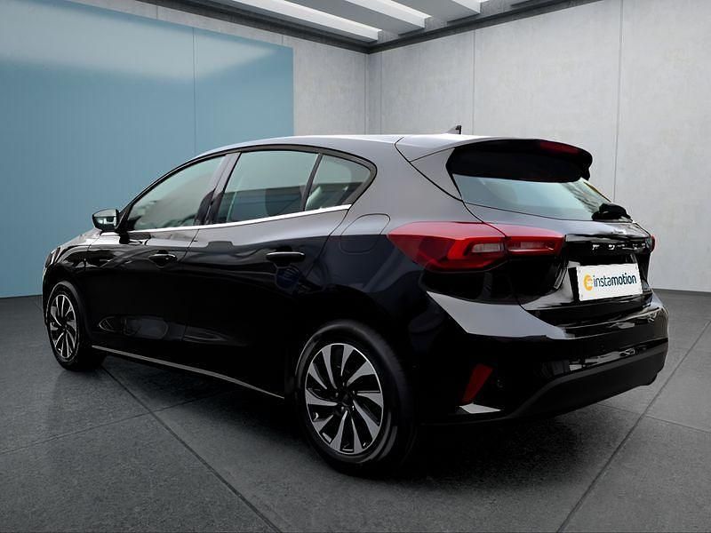 Neu Ford Focus Titanium 155 PS (114 kW) 2025 Schwarz Limousine