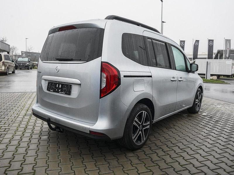 Gebraucht Mercedes T180 Progressive 116 PS (85 kW) 2024 Silber Van / Kleinbus