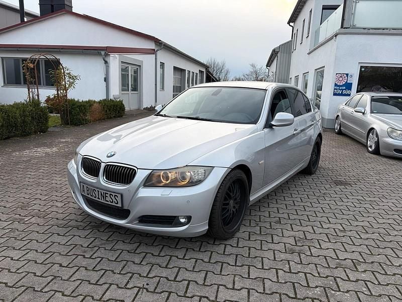 Gebraucht BMW 325 218 PS (160 kW) 2009 Limousine