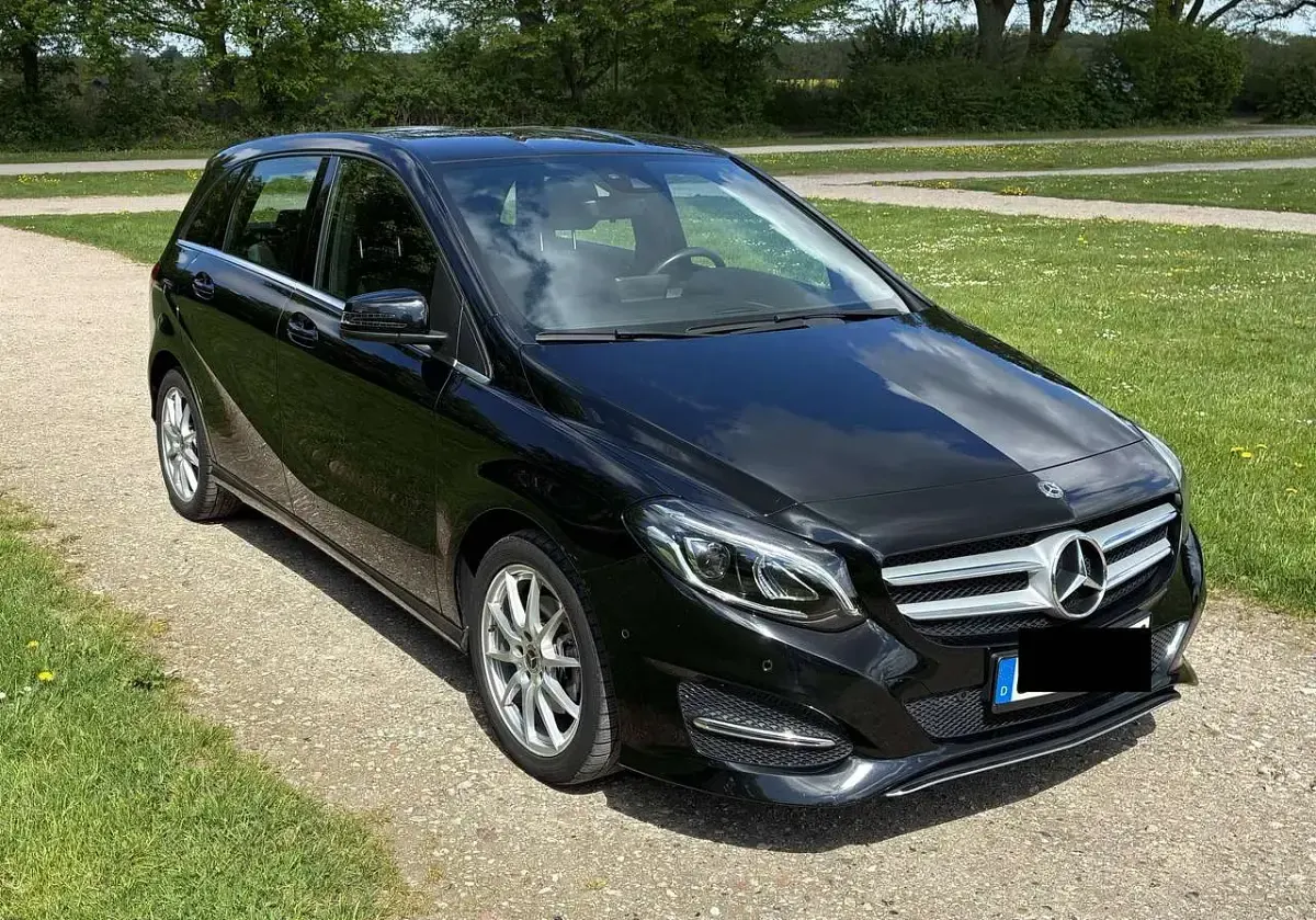 Gebraucht Mercedes B180 Urban 122 PS (89 kW) 2018 Schwarz Van / Kleinbus