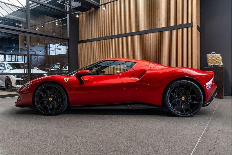 Gebraucht Ferrari 296 663 PS (487 kW) 2023 Rot