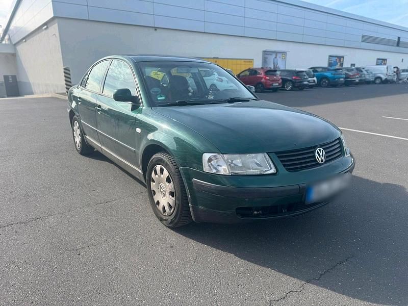 Gebraucht VW Passat 101 PS (74 kW) 2000 Grün Limousine