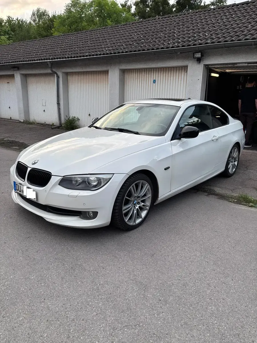 Gebraucht BMW 325 218 PS (160 kW) 2011 Weiß Coupé
