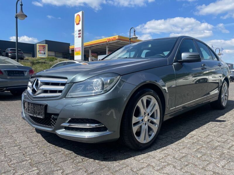 Silber Gebraucht 2011 Mercedes C200 Avantgarde Limousine | 13.999 € (Etwas zu teuer) - Bild 1/4