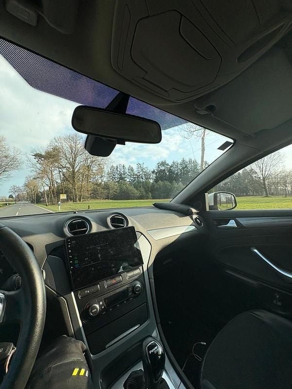 Gebraucht Ford Mondeo 140 PS (102 kW) 2012 Silber Kombi