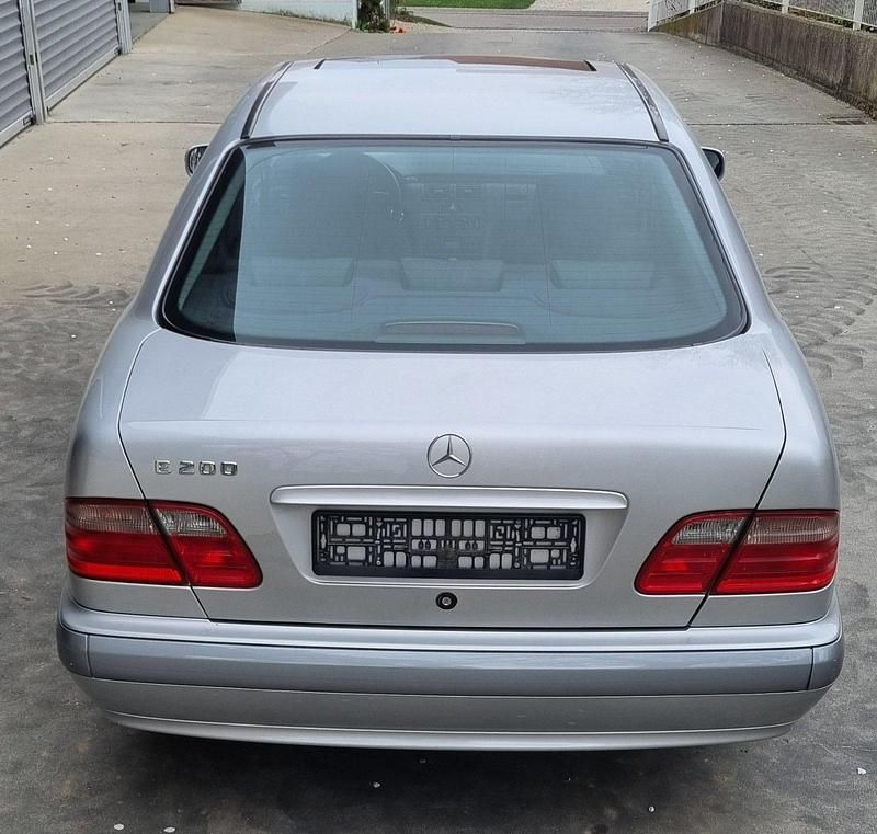 Gebraucht Mercedes E200 163 PS (119 kW) 2000 Silber Limousine