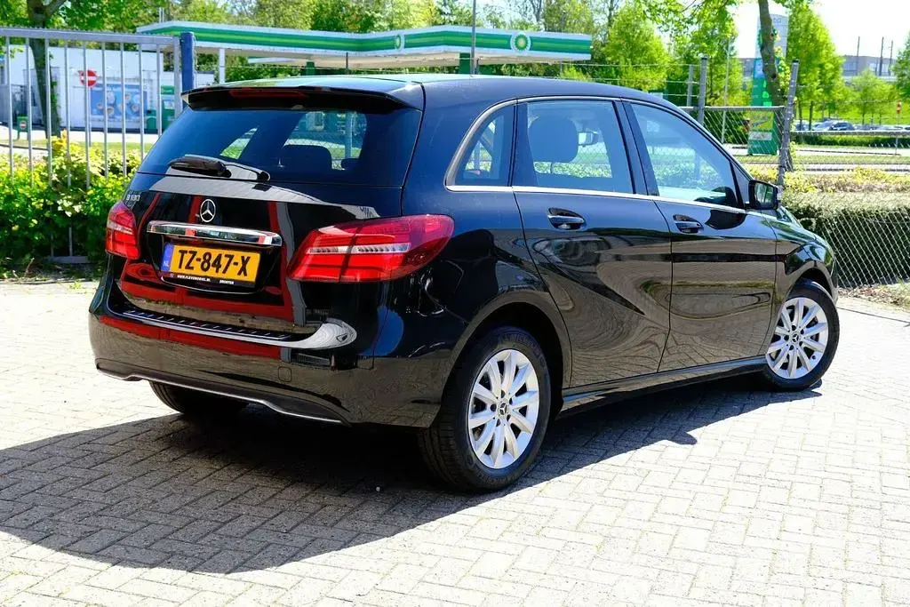 Gebraucht Mercedes B180 Ambition 122 PS (89 kW) 2018 Schwarz Van / Kleinbus