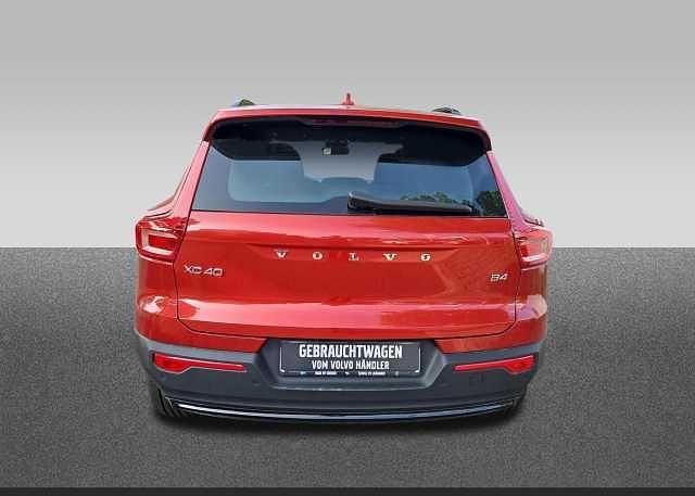 Gebraucht Volvo XC40 Plus 197 PS (144 kW) 2022 Fusion red / metallic SUV