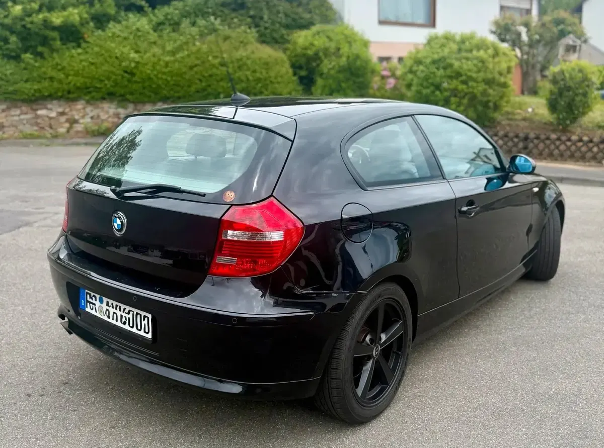 Gebraucht BMW 118 143 PS (105 kW) 2008 Schwarz Kleinwagen