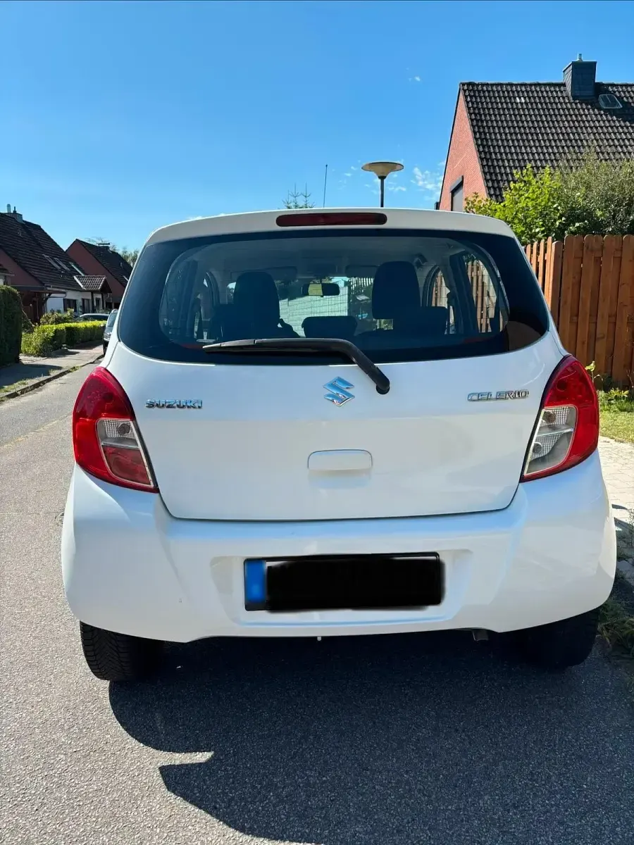 Gebraucht Suzuki Celerio Club 68 PS (50 kW) 2016 Weiß Kleinwagen
