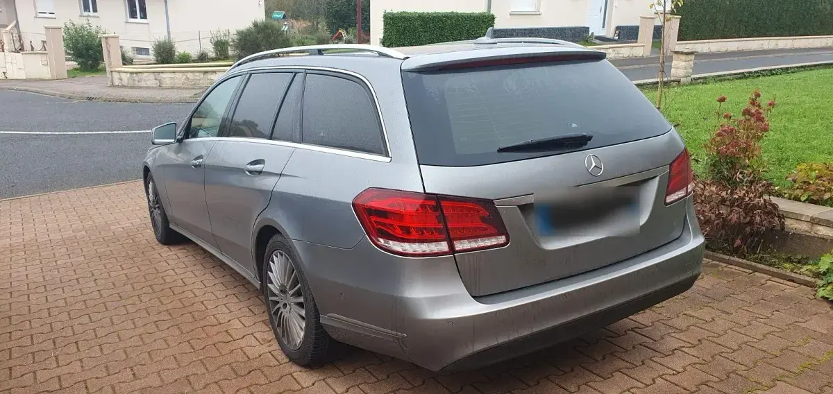 Gebraucht Mercedes E250 204 PS (150 kW) 2013 Grau Kombi