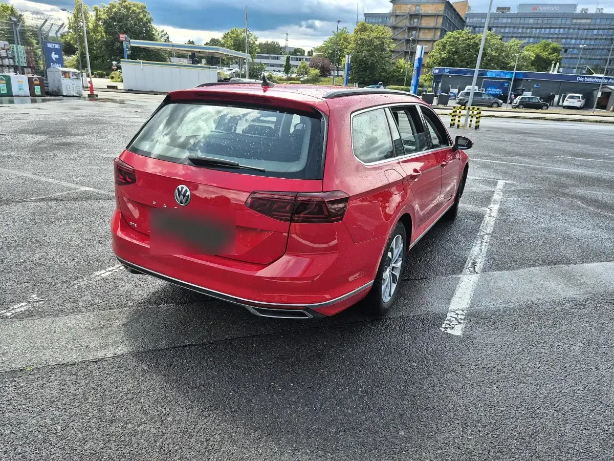 Gebraucht VW Passat 156 PS (114 kW) 2020 Rot Kombi